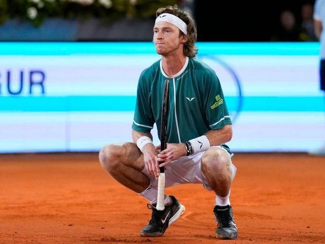 随着比赛深 随着比赛深