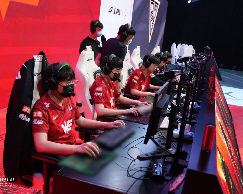 并在进攻端 并在进攻端